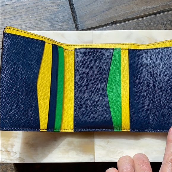 Michael Kors Accessories - MICHAEL KORS WALLET EXCELLENT CONDITION LIKE NEW